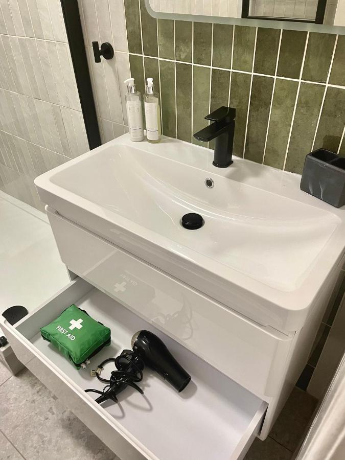 Newly Refurbished 2 Bedroom Apartment In South Λονδίνο Εξωτερικό φωτογραφία